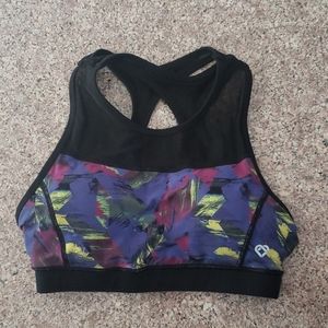 High-neck sports bra
